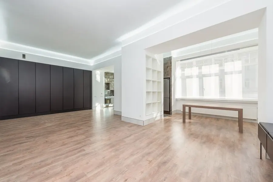 An empty, freshly cleaned room